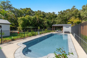 Bayview Beach House- Pet Friendly home with a pool